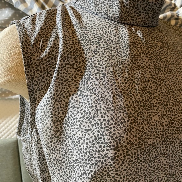 PROLOGUE GREY CIRCLES SLEEVELESS BLOUSE - Picture 3 of 4